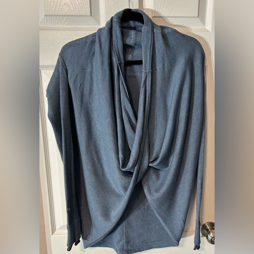 Lululemon Iconic Wrap. - Picture 12 of 16